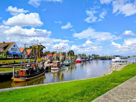 Hafen mit Krabbenkutterflotte